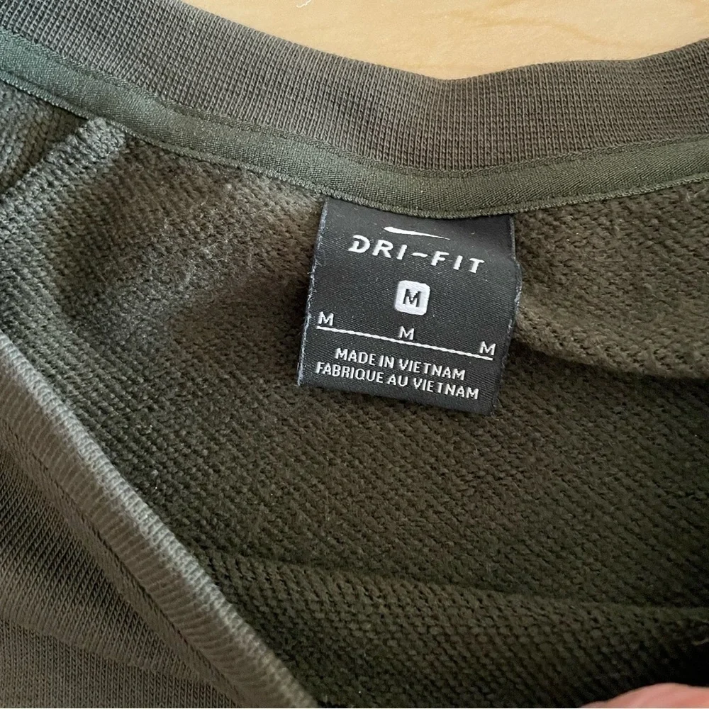 Nike Army Green dri fitsweat shirt size medium